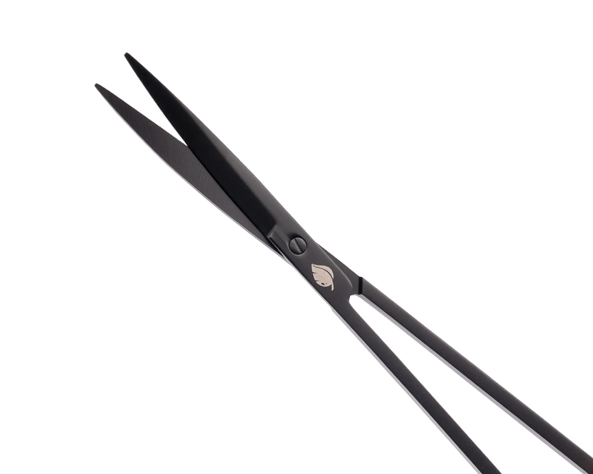 Mattschwarze Haarschere mit langen spitzen Klingen