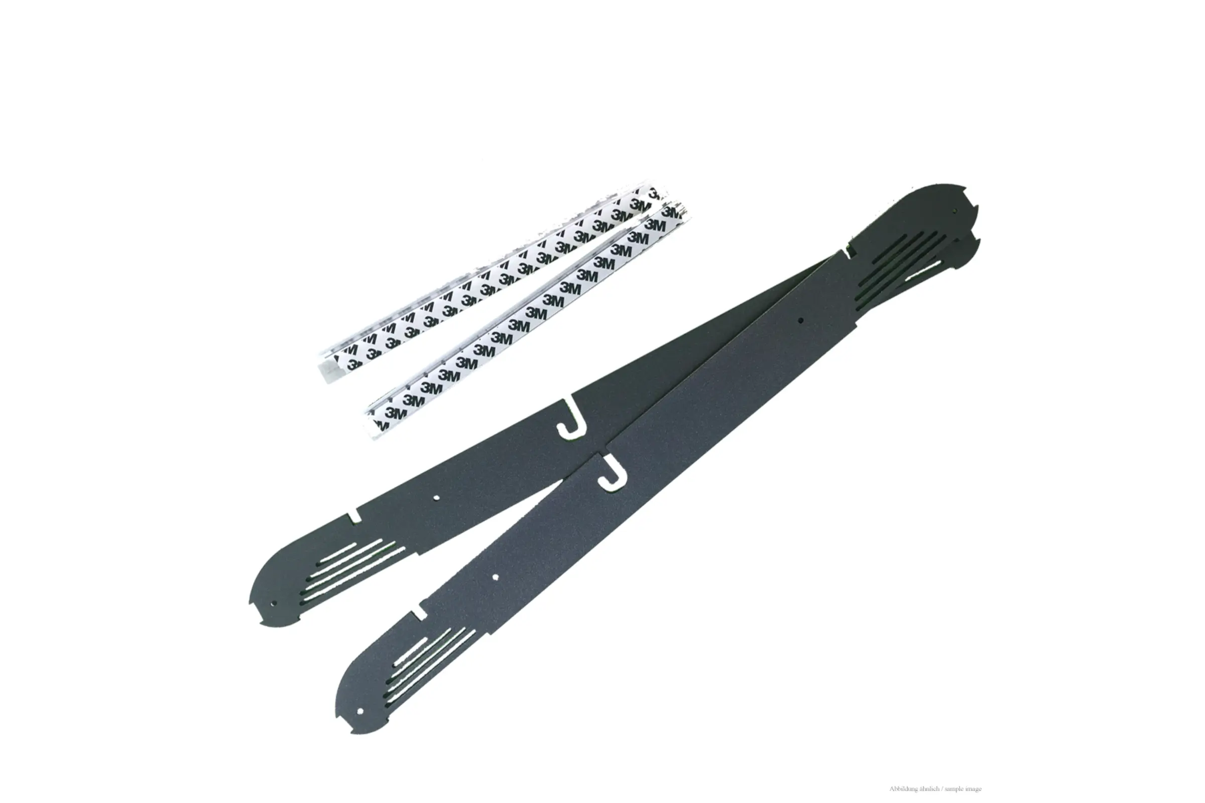 Nahaufnahme: schwarze Kabelhalter mit 3M Klebestreifen