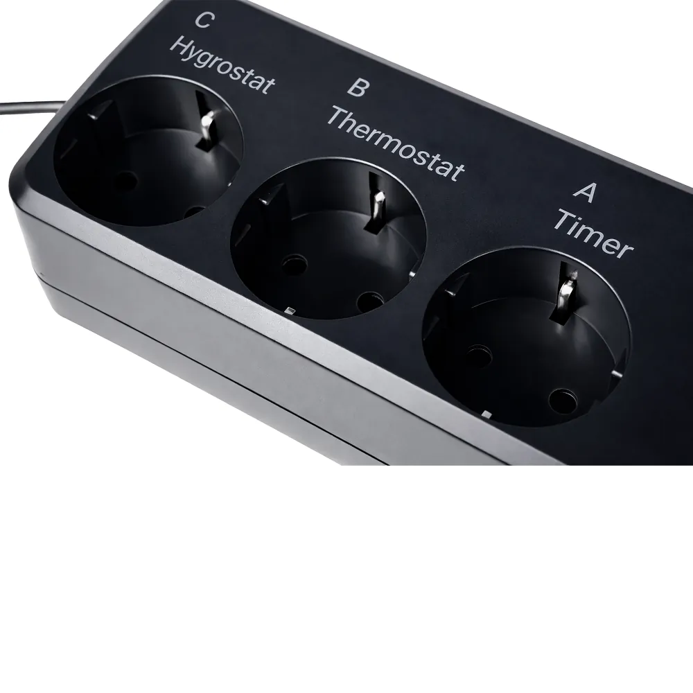 Nahaufnahme Hobby Biotherm Easy Control Klima-Controller für Terrarien; drei Steckdosen beschriftet A Timer, B Thermostat, C Hygrostat zur Steuerung von Temperatur, Luftfeuchte und Licht