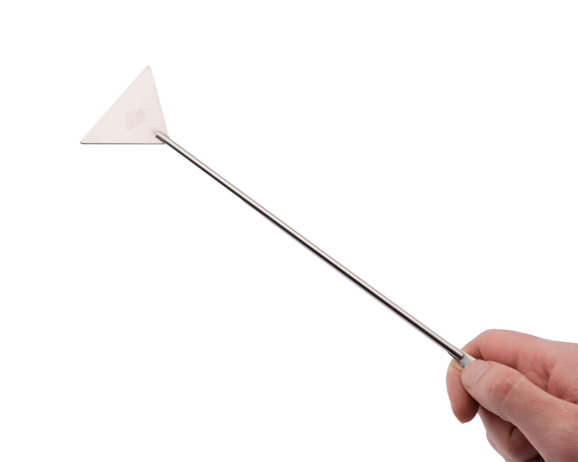 Hand hält Edelstahl Rührstab mit dreieckiger Kelle