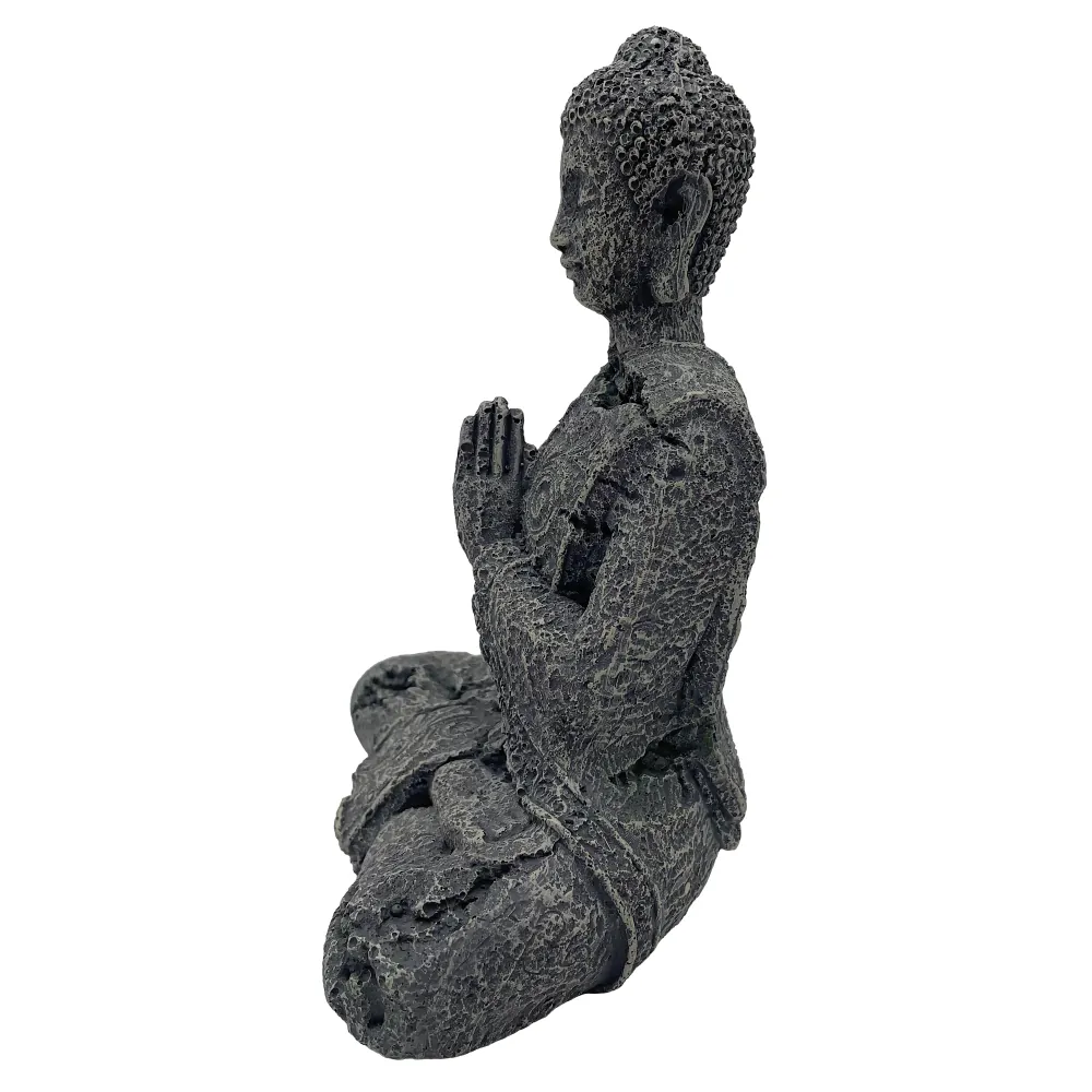 Sitzende Buddha-Figur mit gefalteten Händen in betender Haltung, antik-graue, strukturierte Steinoptik, dekorative Skulptur für Wohnzimmer oder Garten