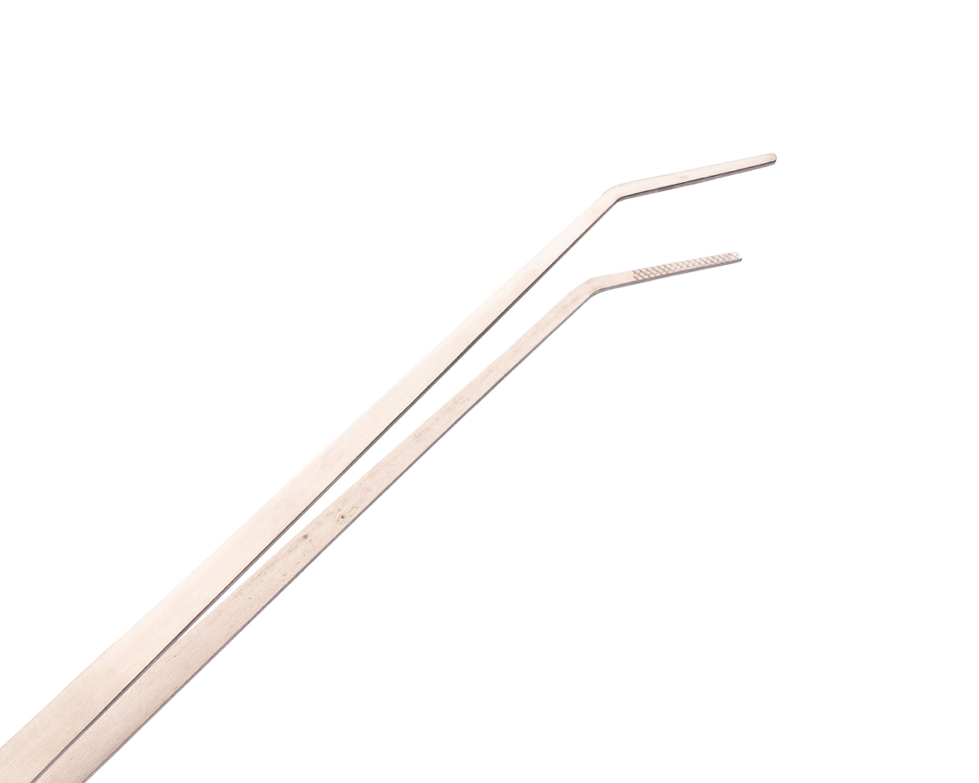 Zwei abgewinkelte Pinzetten aus Edelstahl, spitz