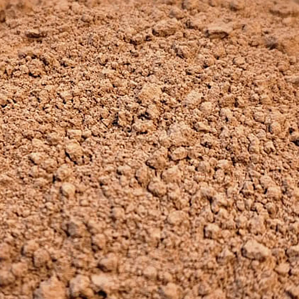 Nahaufnahme von Hobby Terrano Clay Powder rot: fein gemahlenes Lehmpulver für Terrarienboden (1,3 kg), mineralisch, bindet Substrat, stabilisiert Bodengrund und bleibt dabei grabbar